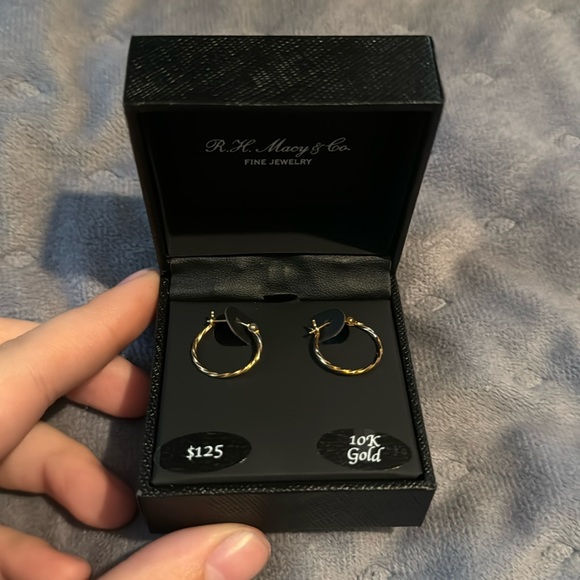 10k Gold earrings for kids (Brand New) Never worn
